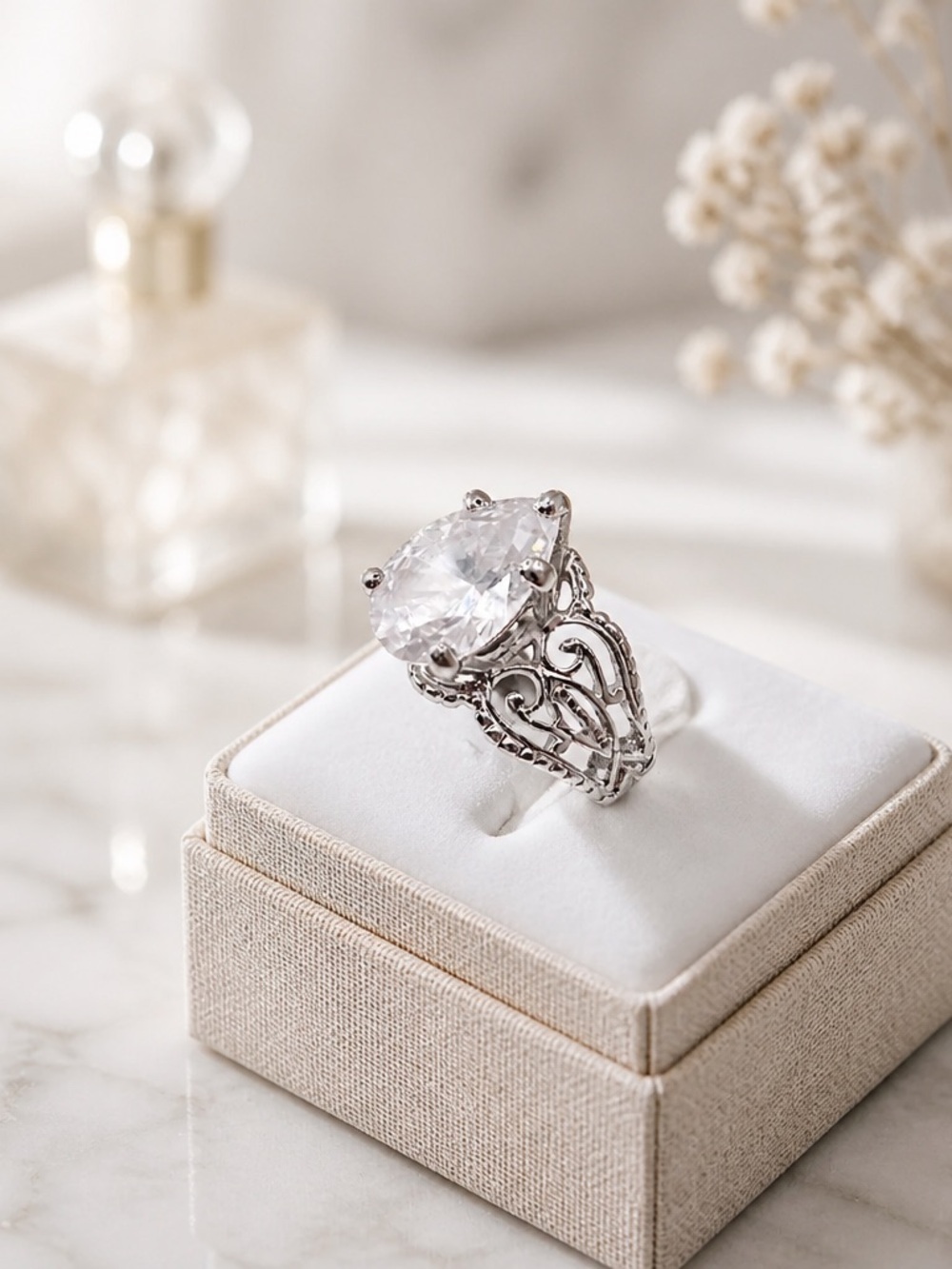 Size. 8 Sterling Silver Pear-Cut Clear CZ Statement Ring - Picture 3 of 11